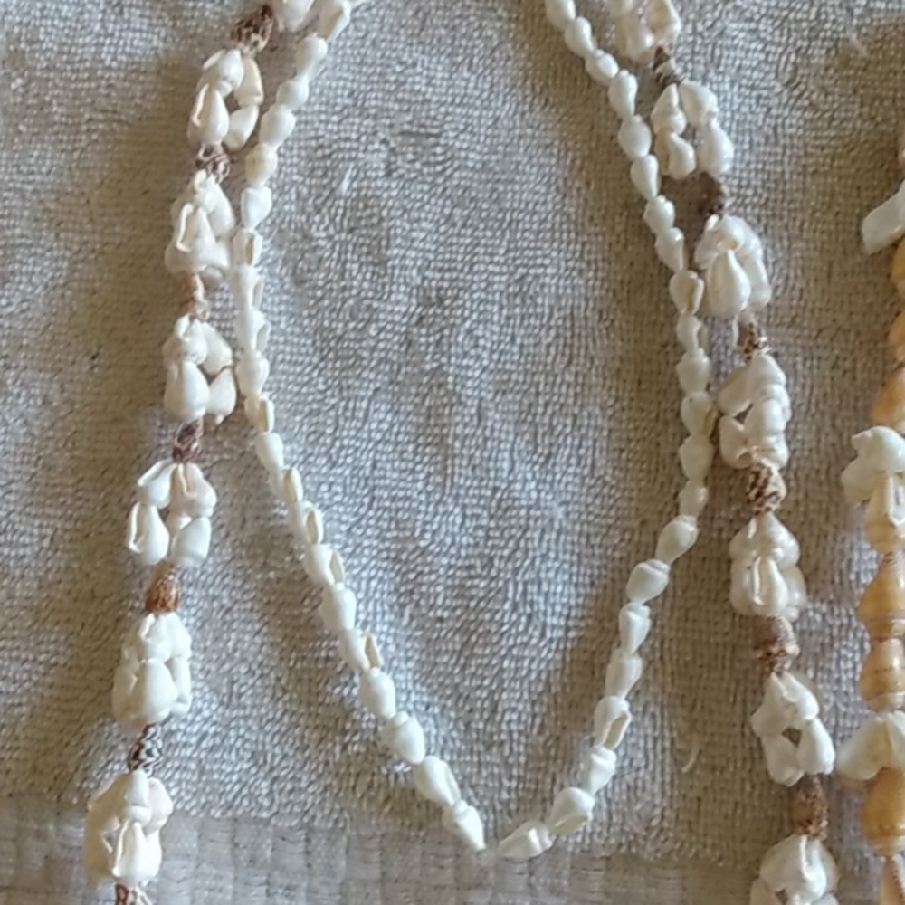 6/$20 Shell Necklaces - Picture 2 of 5